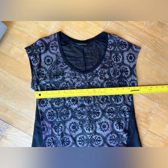 Rock & Republic Black and Purple Short Sleeve Top 60 percent Cotton - Picture 3 of 8